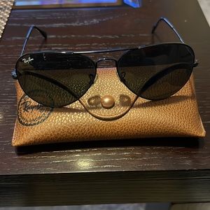 Ray Ban All Black Aviator with case